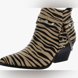 New! Stunning Jessica Simpson calf print booties